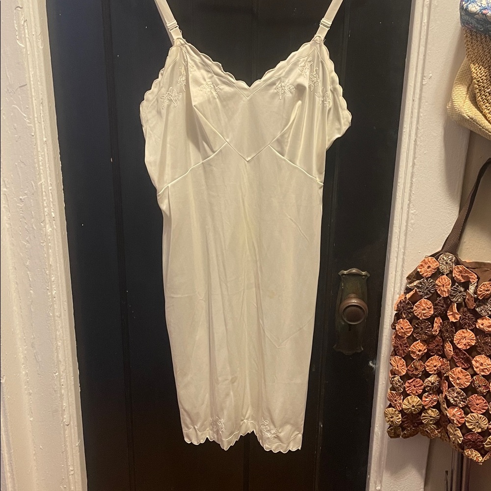 Embroidered Vintage Slip - Picture 7 of 9